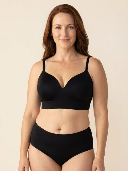 Snug wireless shaping bra in black, front view on a size 40G body