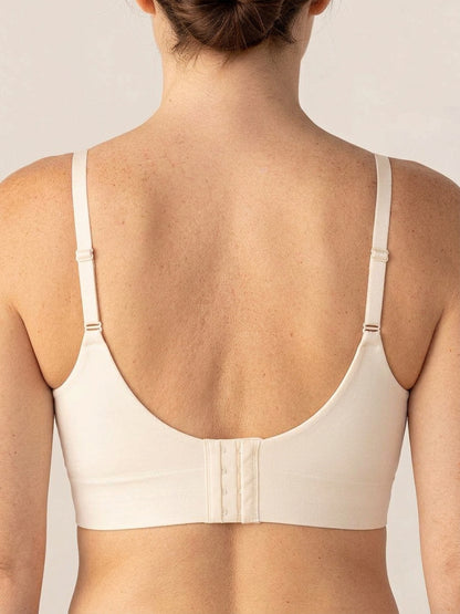 Close up of the four-row hook-and-eye closure at the center back